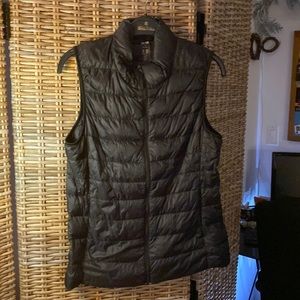 Uniqlo Sz Small zip up vest